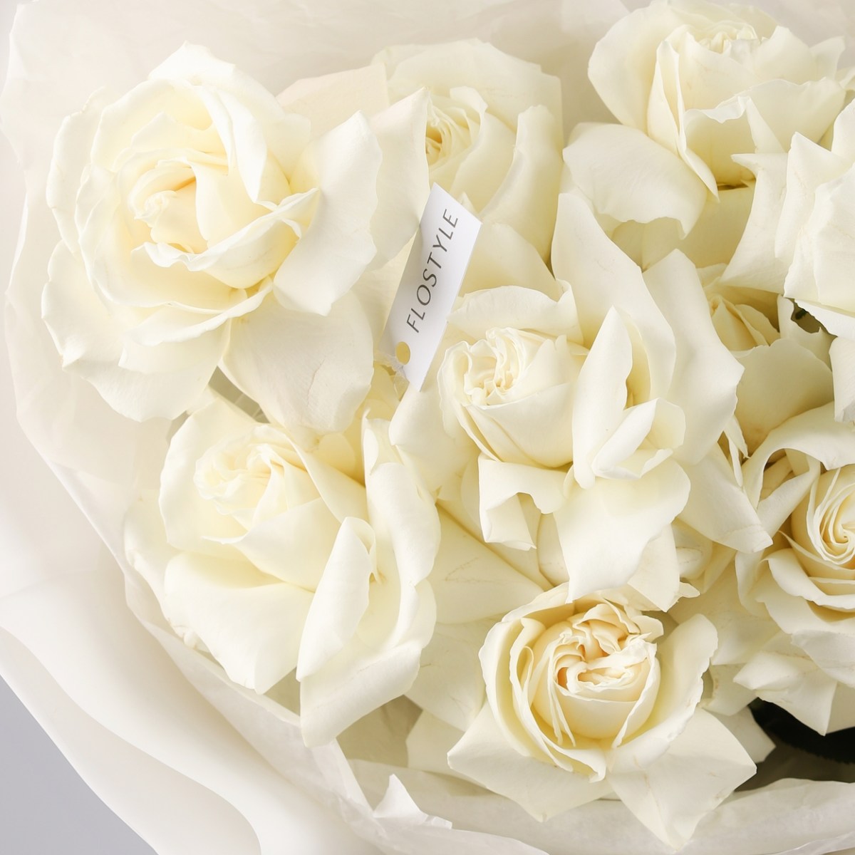 belaya francuzskaya roza buket 7